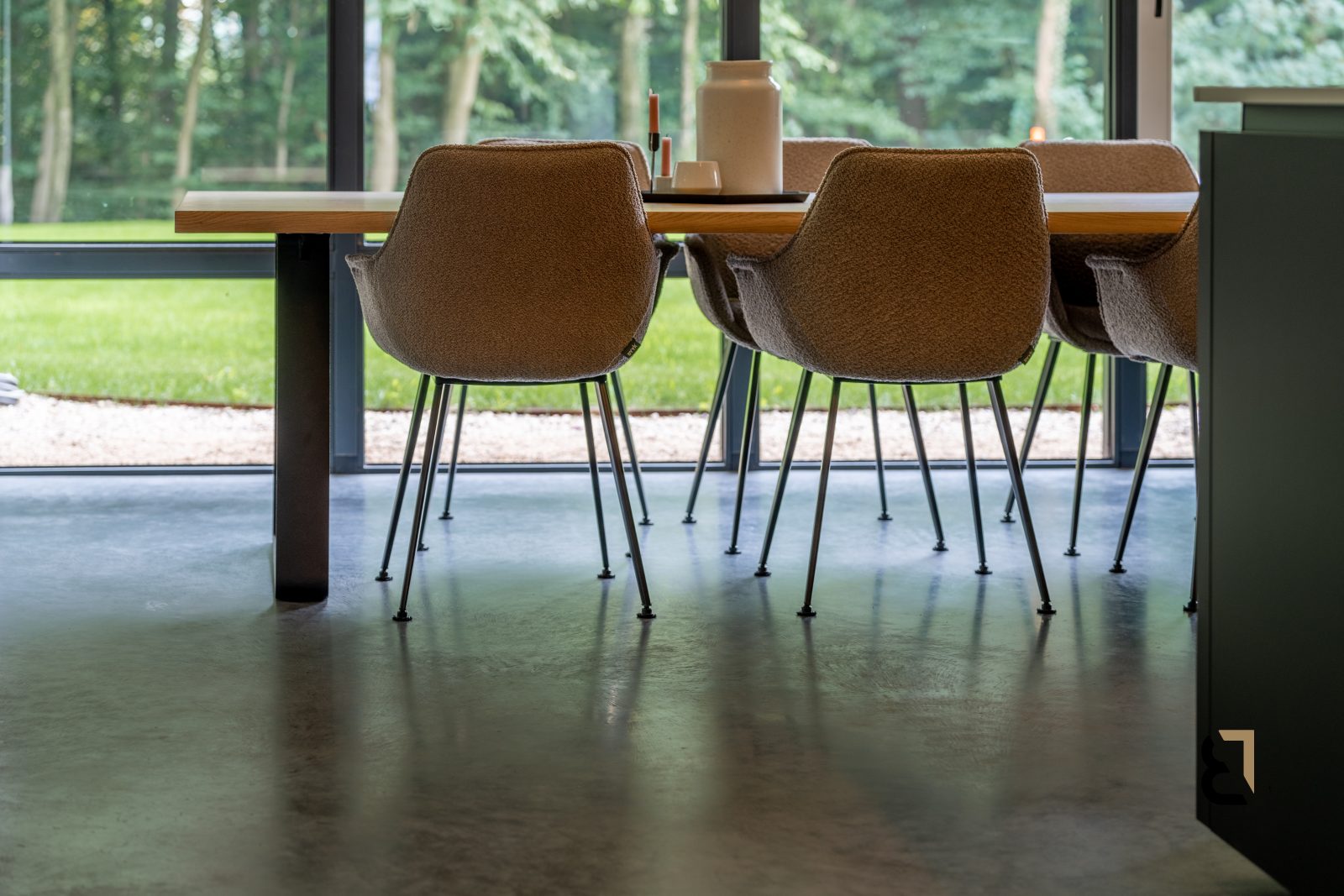 Detailfoto van woonbeton bij woning in Enschede
