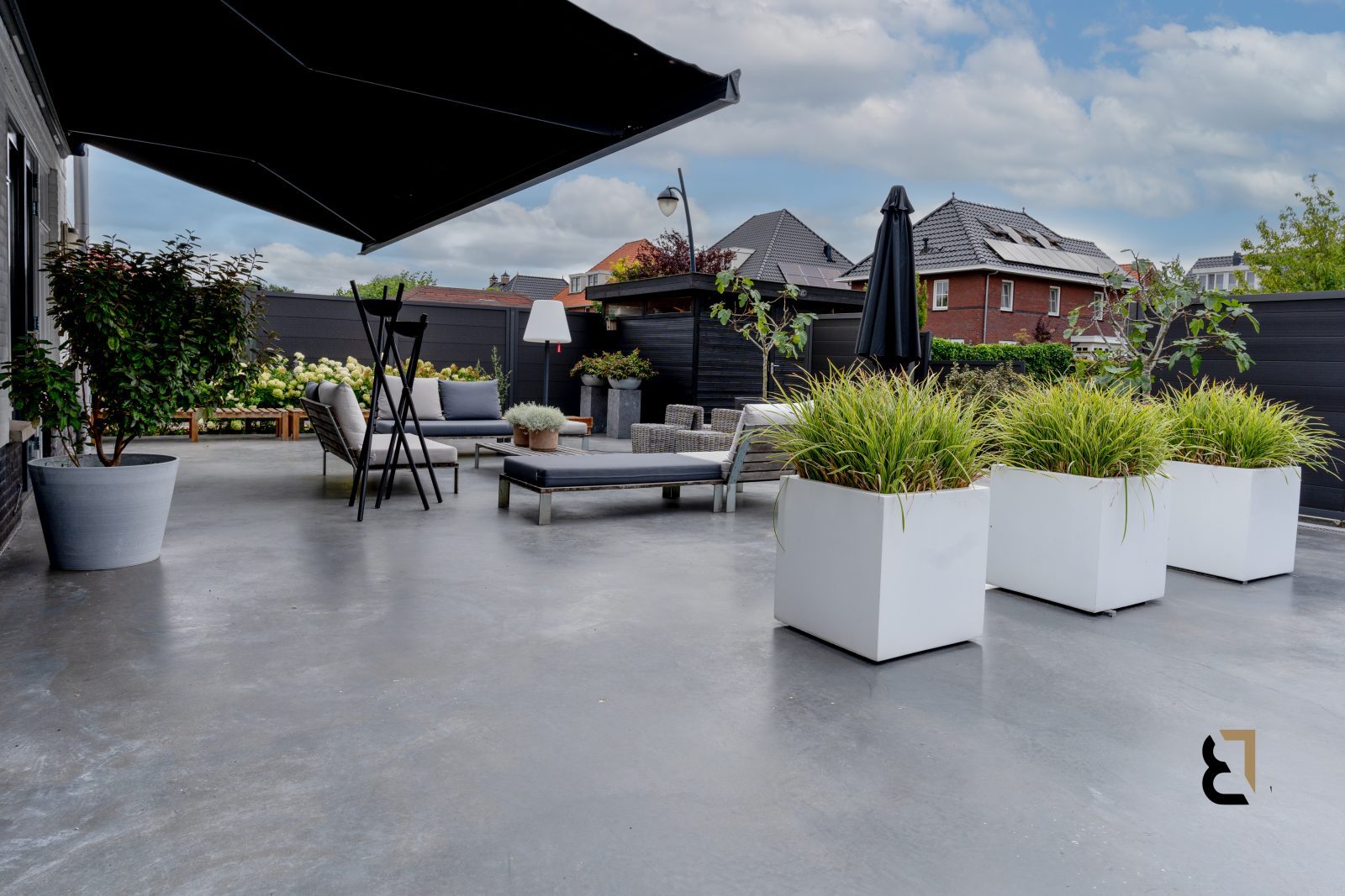 Woonbeton terras bij een woning in Leusden