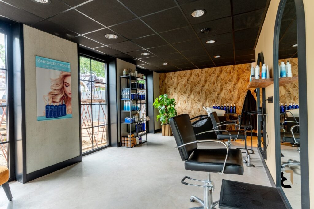 Betonvloer bij kapperszaak in Woudenberg