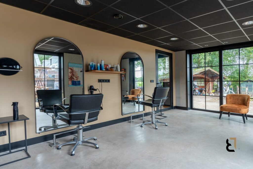 Realisatie van een woonbetonvloer bij een kapperszaak in Woudenberg