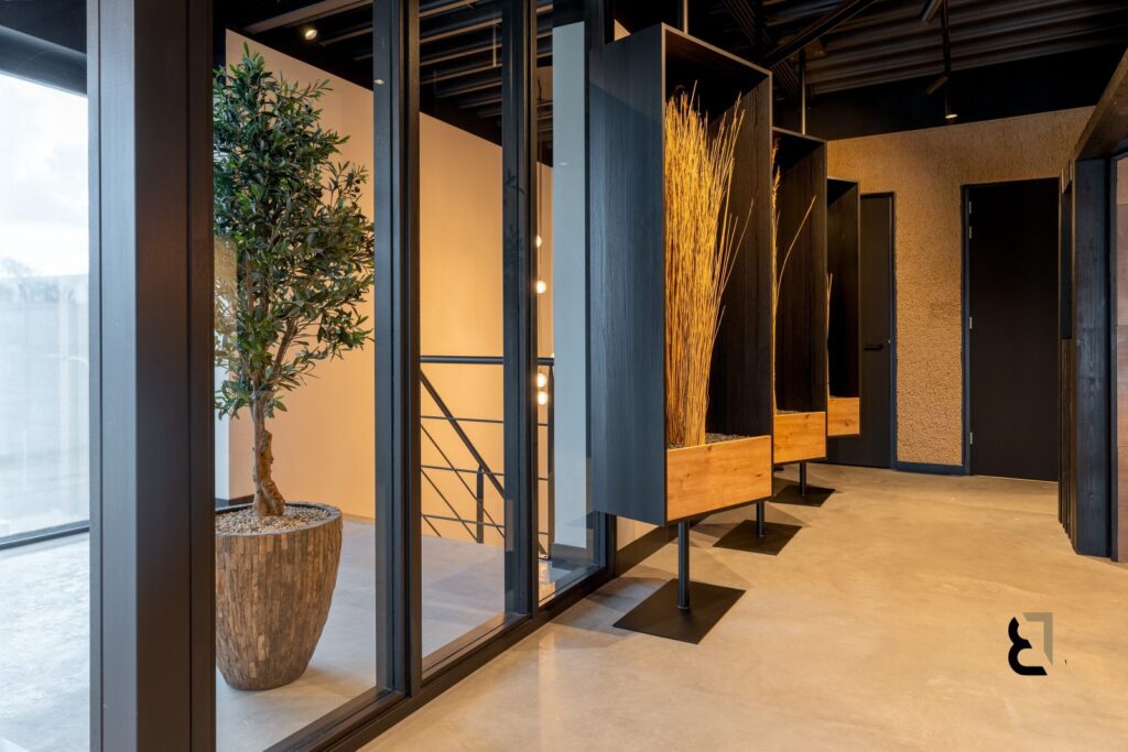 Betonvloer bij kantoor en showroom de rietdekker in Ederveen