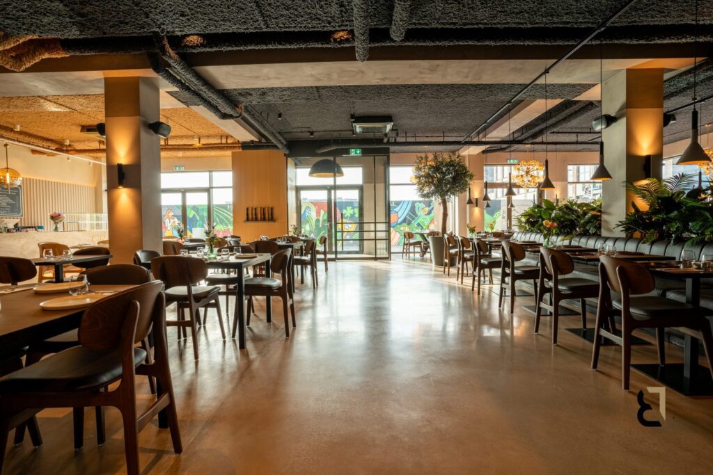 Woonbetonvloer in restaurant in Amsterdam