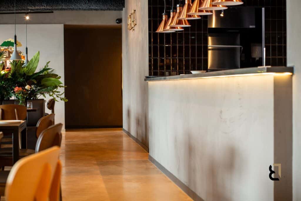 Woonbetonvloer bij restaurant in Amsterdam