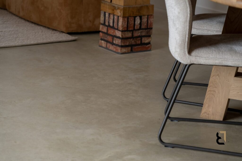 Detailfoto van kleur woonbetonvloer 'Amber Sand'