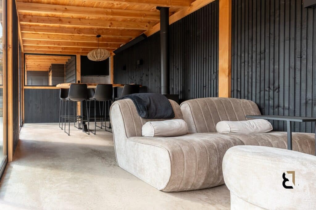 Betonnen vloer voor tuinhuis in scherpenzeel in kleur june sand