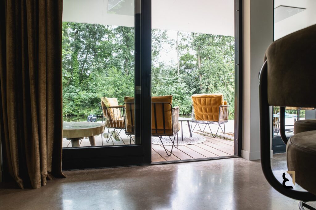 Woonbetonvloer bij woning in Maasland