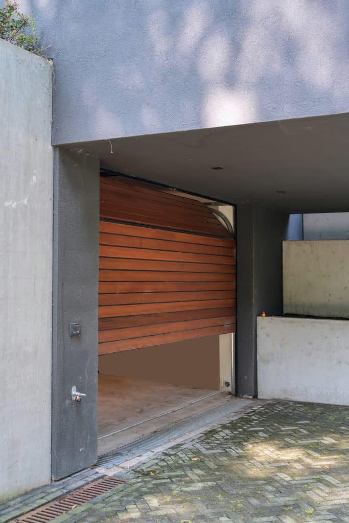 Woonbeton in garage | betonvloer in garage