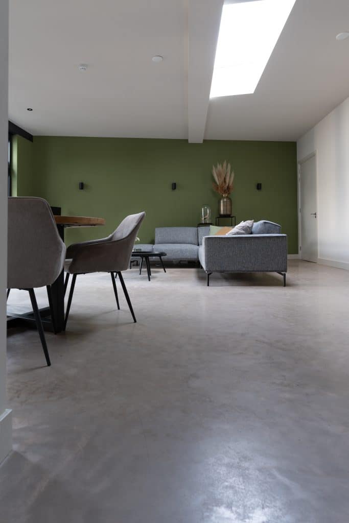 Volledige verbouwing van een woning in Woudenberg, inclusief het storten van een woonbetonvloer.