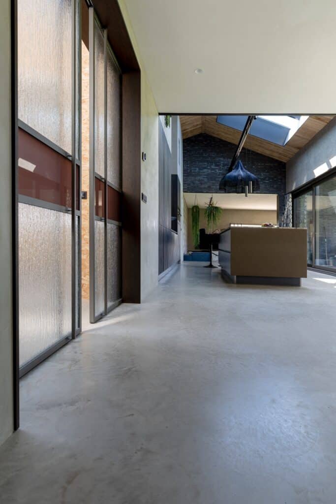Overview foto van nieuwbouwwoning met woonbetonvloer in Noord-Holland