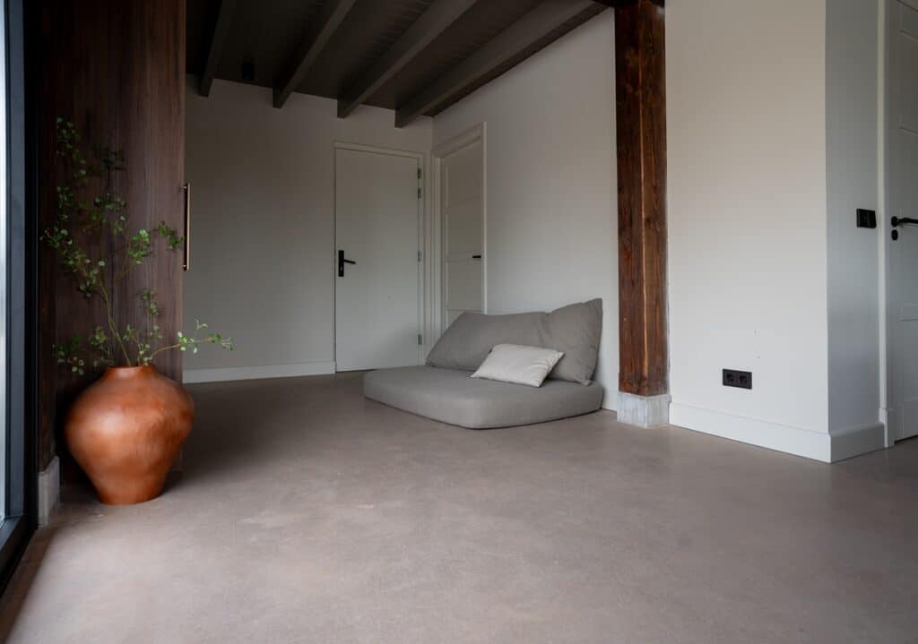 Woonbetonvloer in tuinhuis in Woudenberg